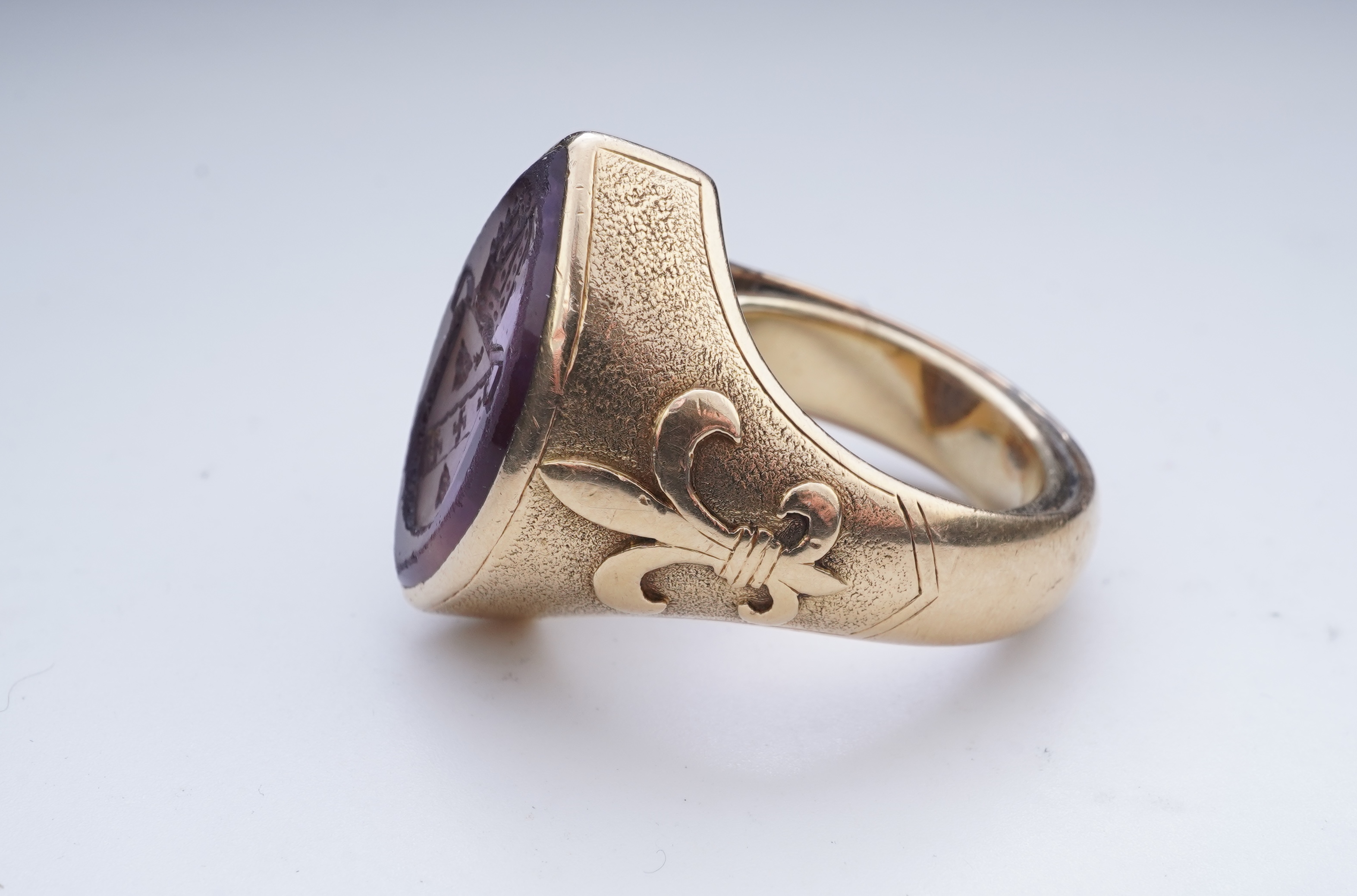 A gold and amethyst episcopal ring, early 20th century